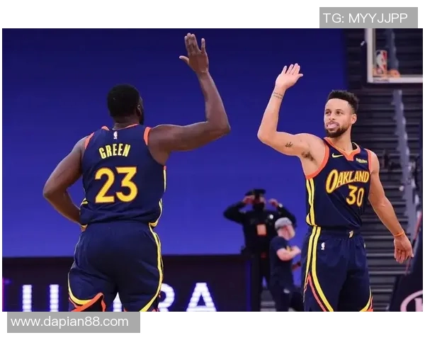 16骑士与勇士圣诞大战精彩对决引发球迷热议与期待